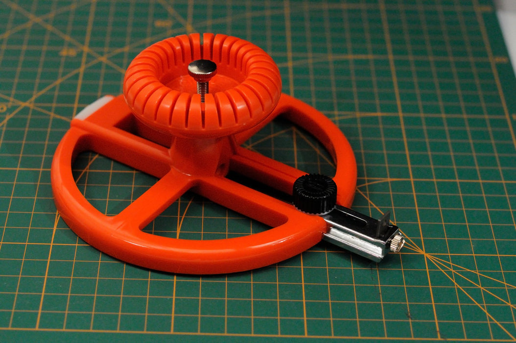 NT Cutter Heavy-Duty Circle Cutter Cuttable size Diameter: 3-16cm C-2500P NEW_3
