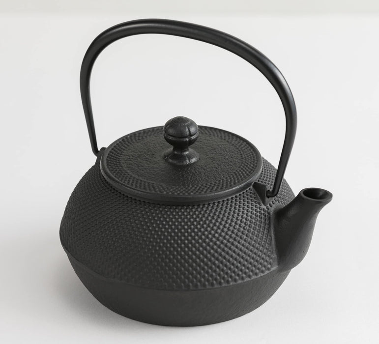 Iwachu iron kettle No.7 Arare IH compatible black firing Kamayaki 0.9L 11720 NEW_4