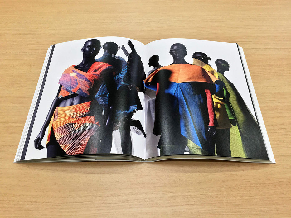 Issey Miyake Exhibition BOOK English and Multilingual Edition Paperback Kyuryudo_7