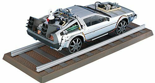 Aoshima 1/24 Back to the Future De Lorean Part III & Railroad Model Kit NEW_1