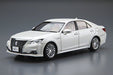 Aoshima Toyota GRS210/AWS210 Crown Royal Saloon G '15 White Pearl Crystal Shine_3