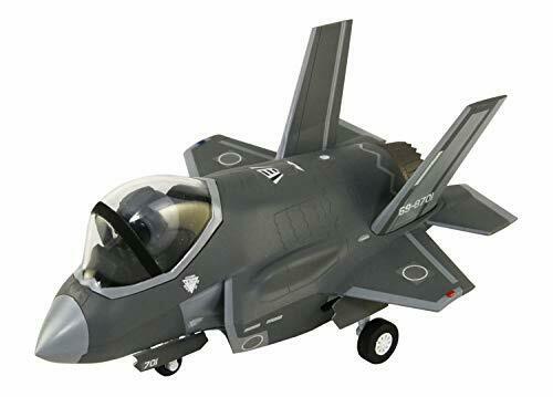 Great Wall Hobby Air Self Defense Force Fighter F-35A with one pilot figure Plas_1