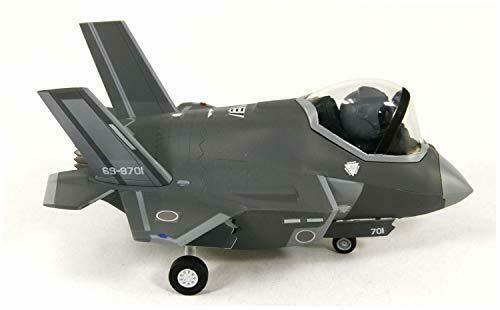 Great Wall Hobby Air Self Defense Force Fighter F-35A with one pilot figure Plas_4