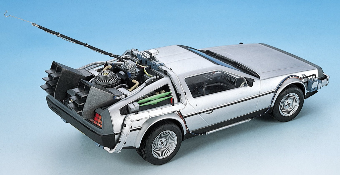 Aoshima 1/24 movie mechanical Series BT-01 Back to the Future DeLorean Part1 Kit_3