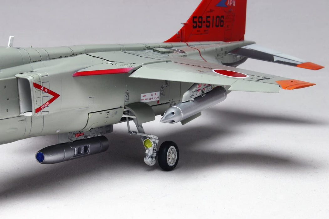 Platz 1/72 JASDF FS-T2 Kai (T-2 Machine) w/ Pilot Figure Plastic Model kit AC-59_6