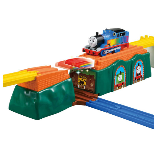 Takara Tomy Plarail Thomas & Rainbow bridge Set Action Figure Battery Powered_1